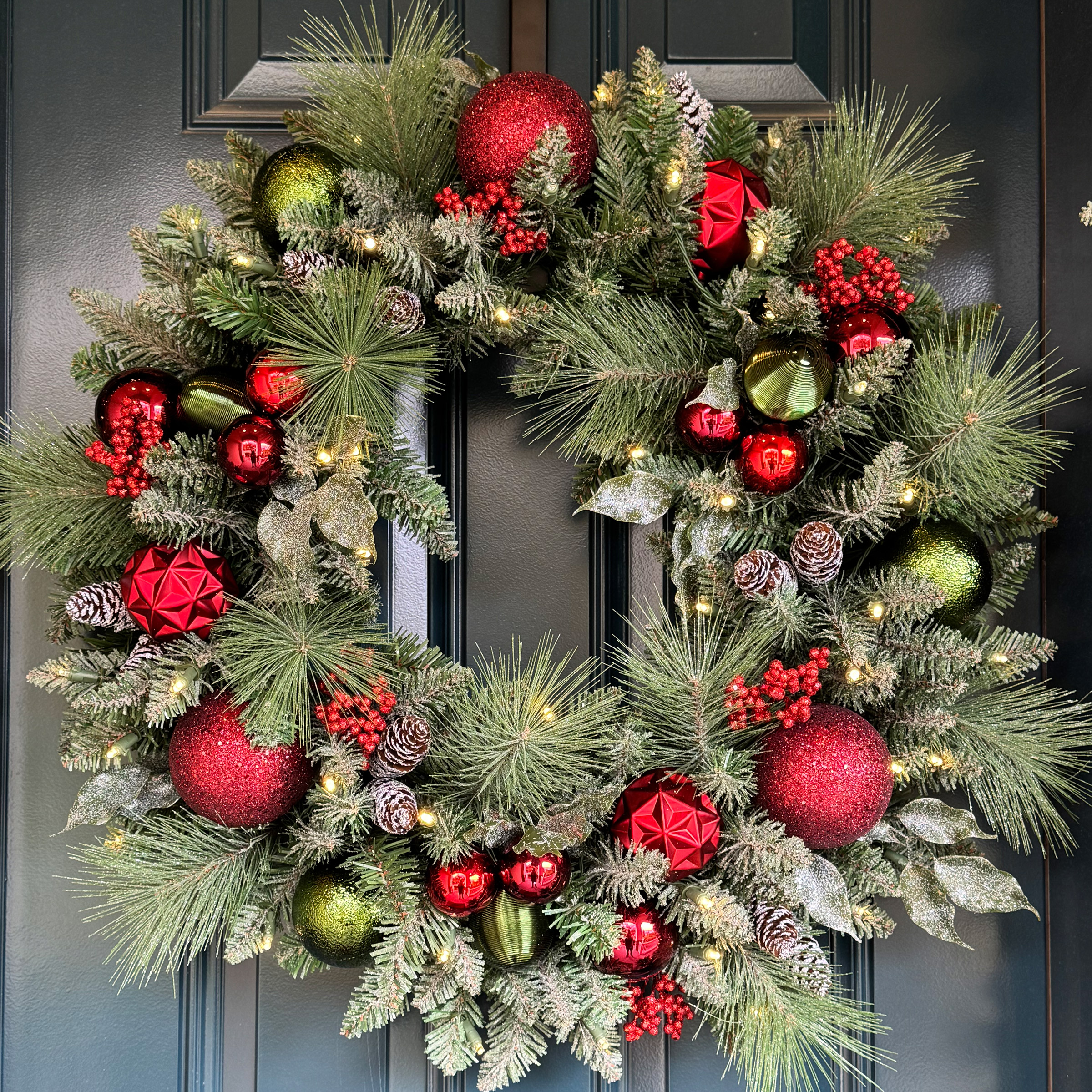76.2 cm (30 in.) Pre-Lit Holiday Artiﬁcial Wreath