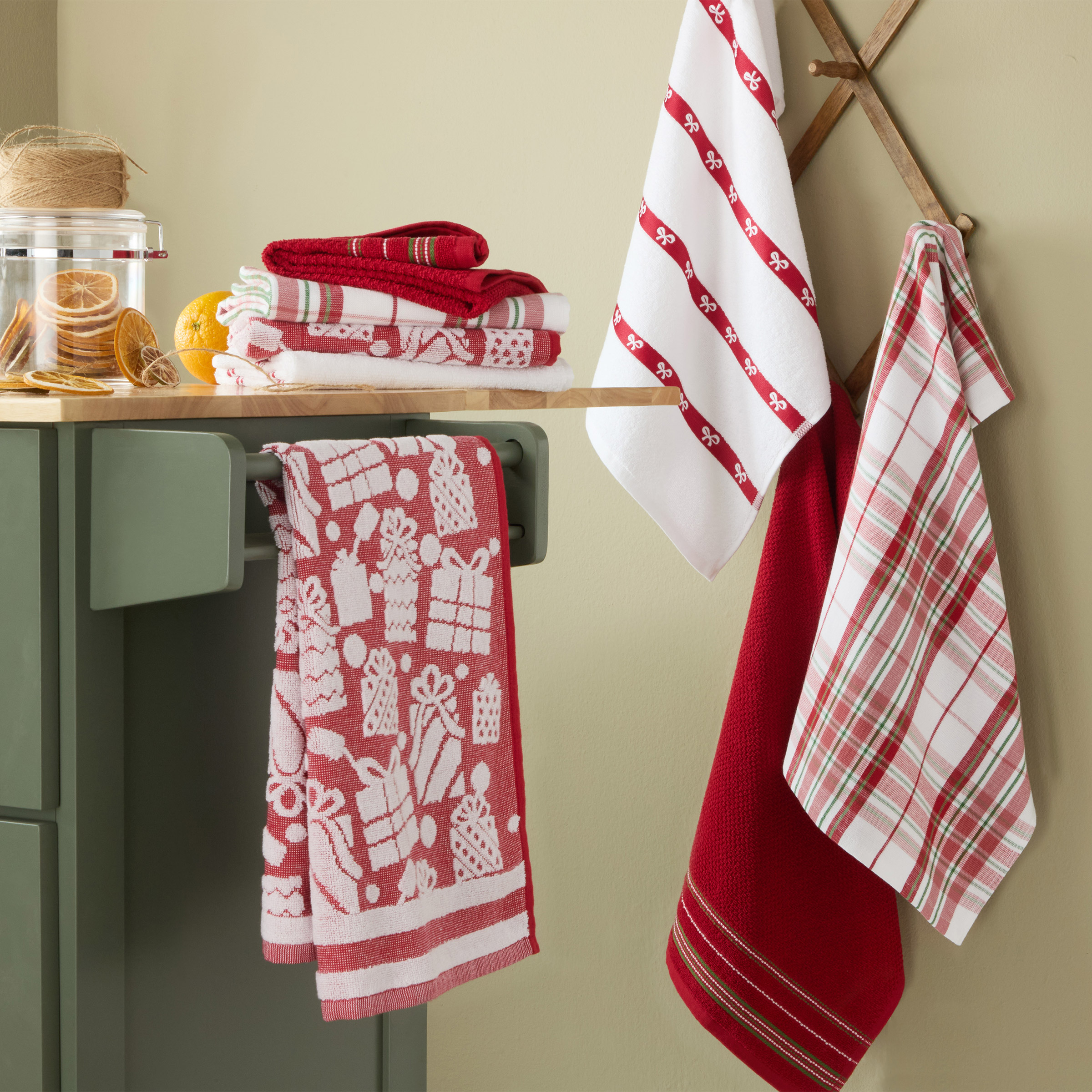 Holiday Kitchen Towels  8-pack