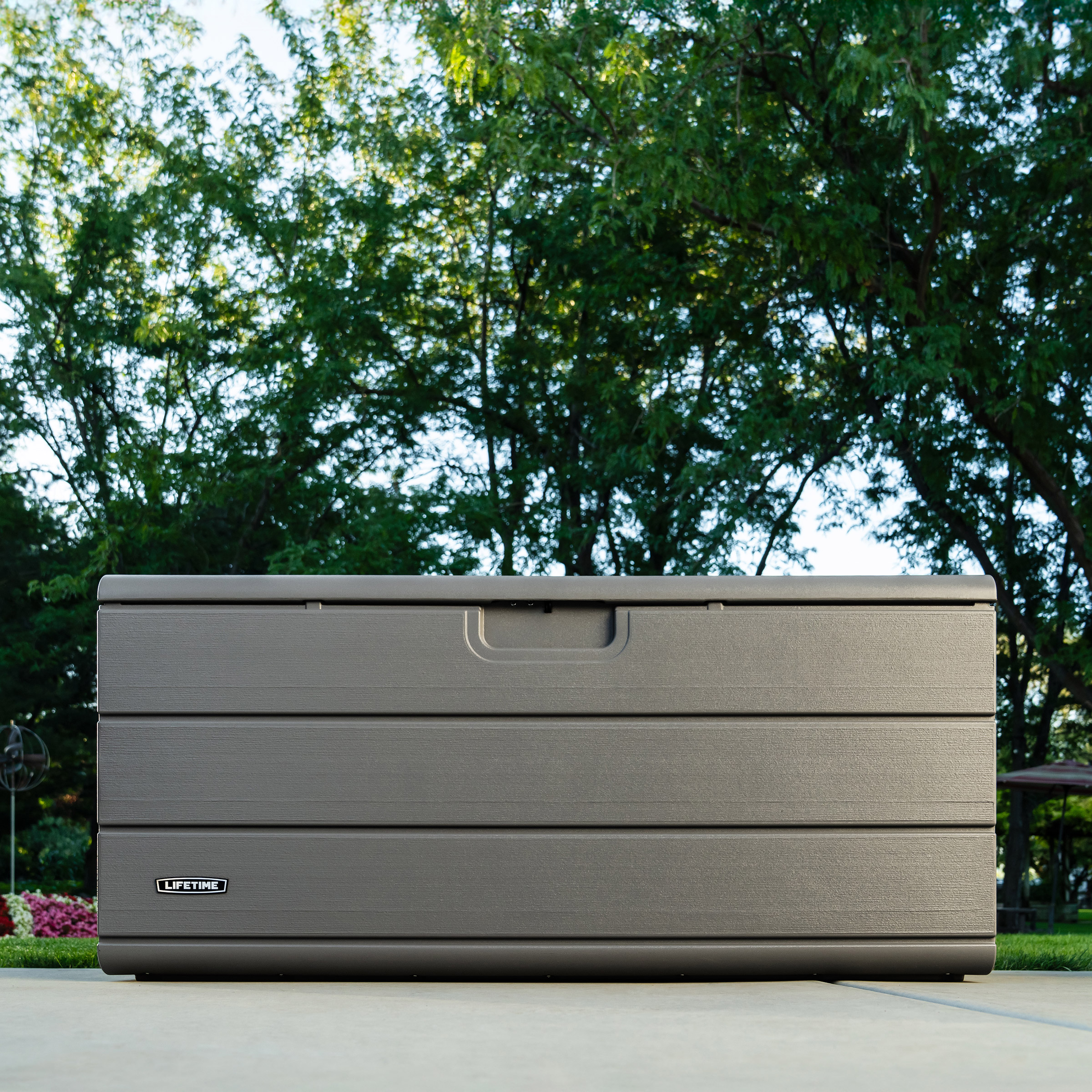 ライフタイム LIFETIME Storage Box Lifetime 170-Gallon Resin Outdoor Storage Deck Box | Costco