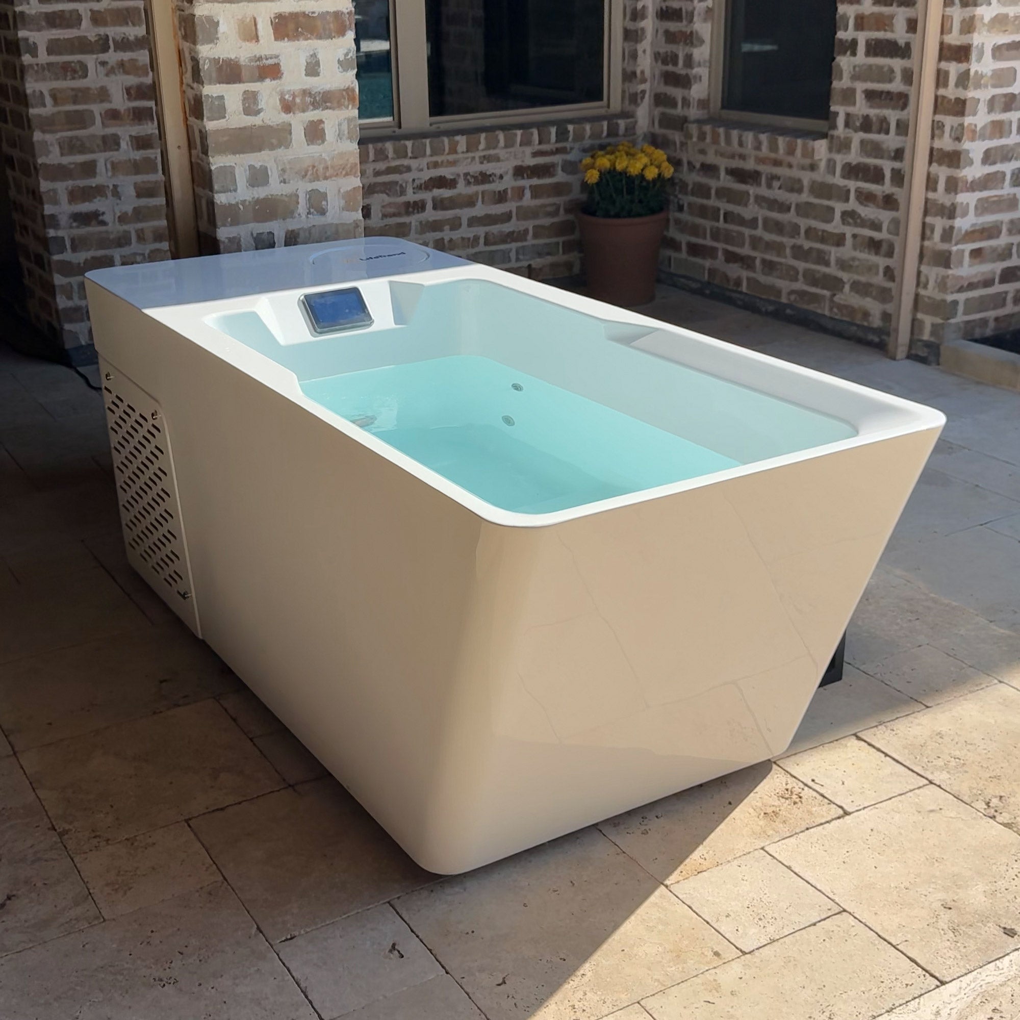 LifeTrend Solitude Integrated Cold Plunge & Hot Soak Tub