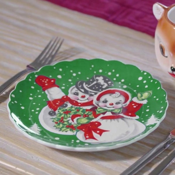 Mr. Christmas 8-piece Nostalgic Ceramic Scalloped Plates Set Mr. Christmas 8-piece Nostalgic Ceramic Scalloped Plates Set