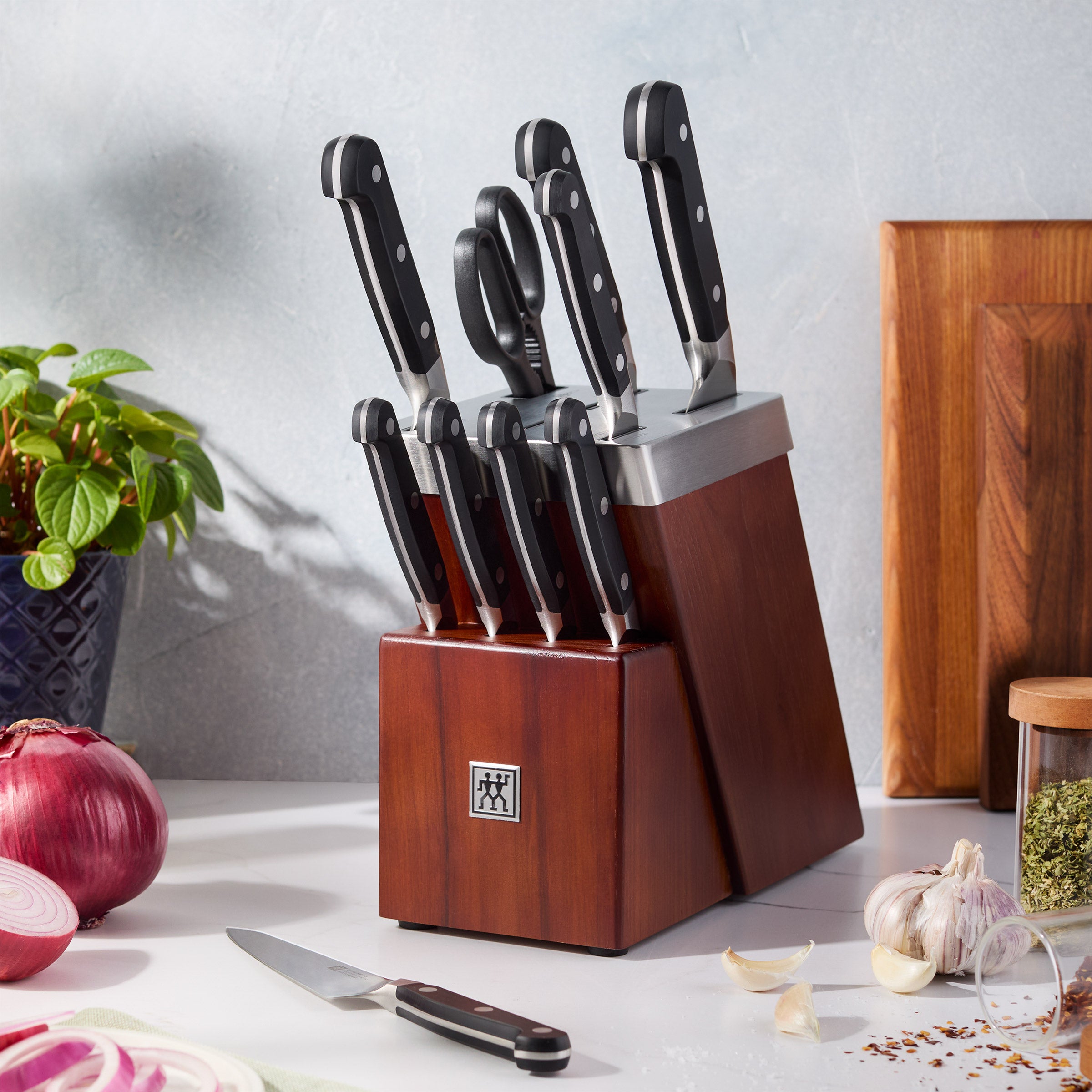 GWセール‼️ケース付き！フィンシステムが変更可　貴重　一回使用　COSTCO Zwilling Pro Self-sharpening 11-piece Cutlery Knife Set | Costco
