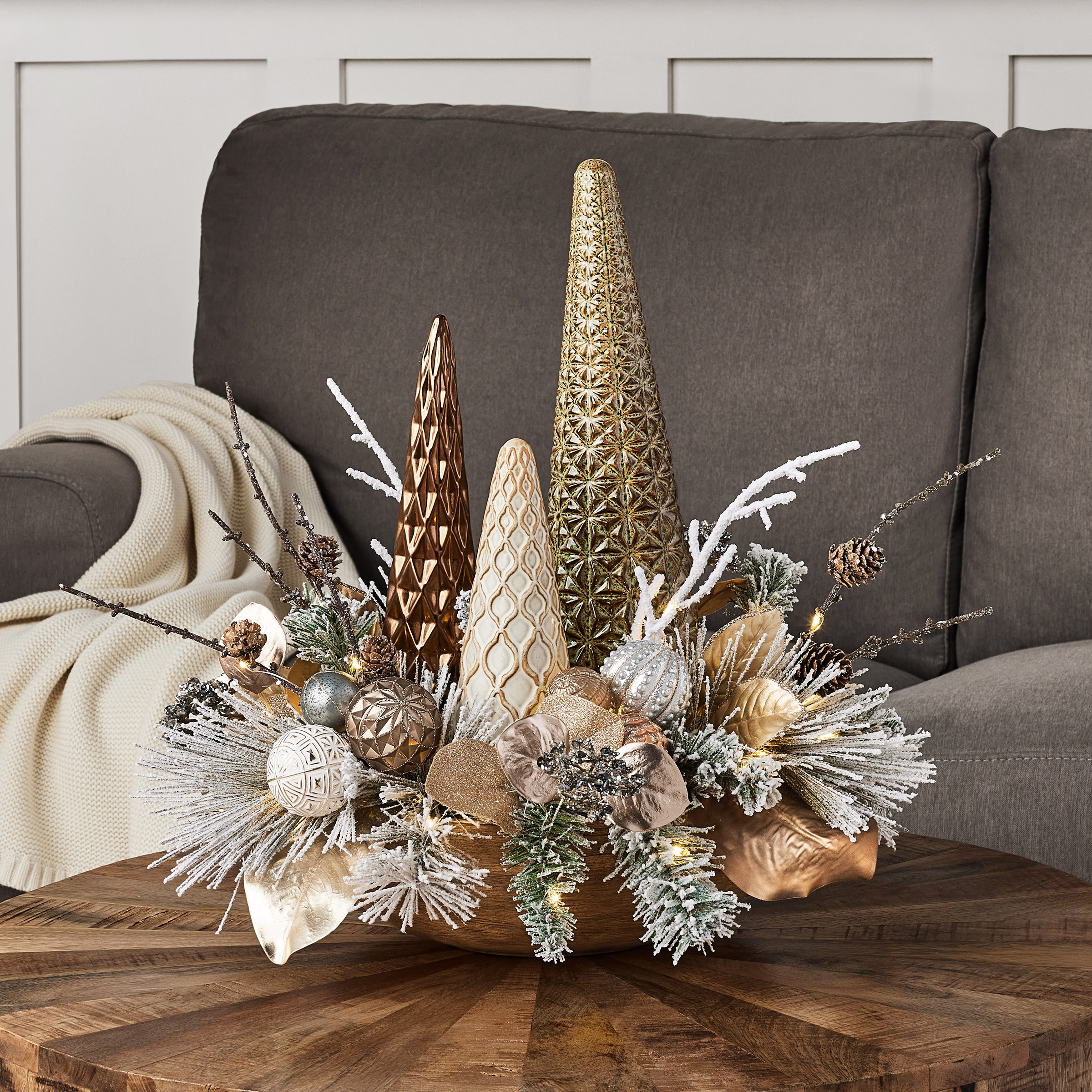 Holiday Centerpiece クリスマス装飾 Holiday Centerpiece with LED lights (white/gold) | Costco