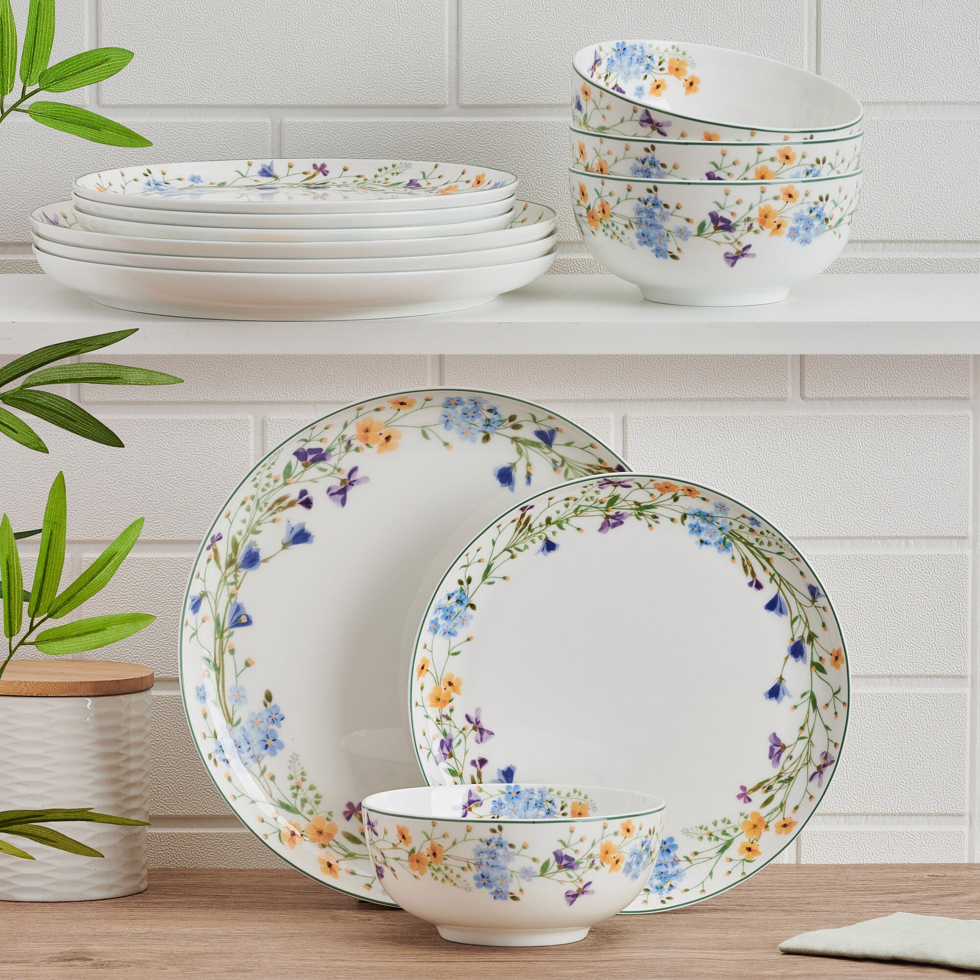 Mikasa Quinn 12-piece Bone China Dinnerware Set | Costco