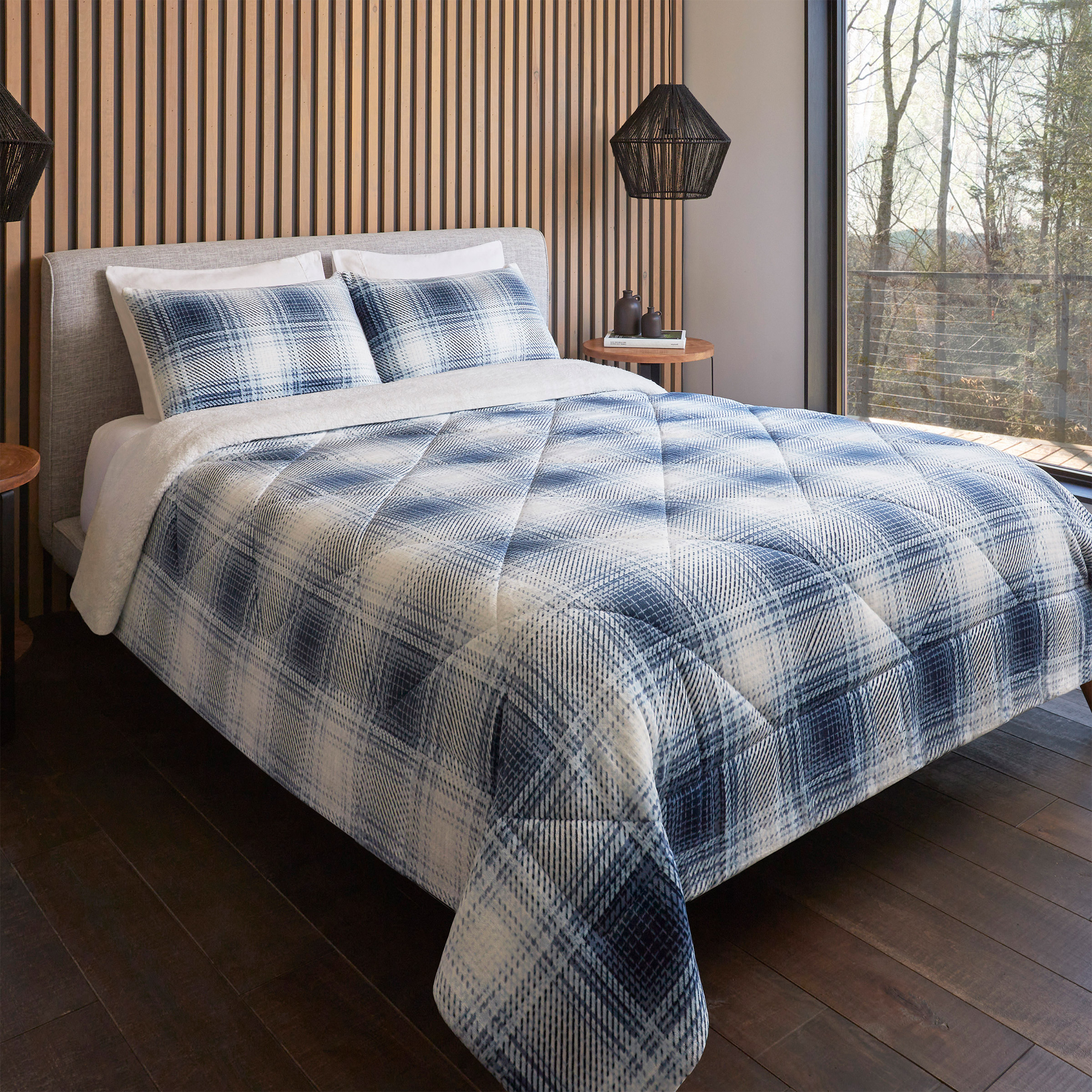 Roots Home - Reversible Sherpa Comforter Set