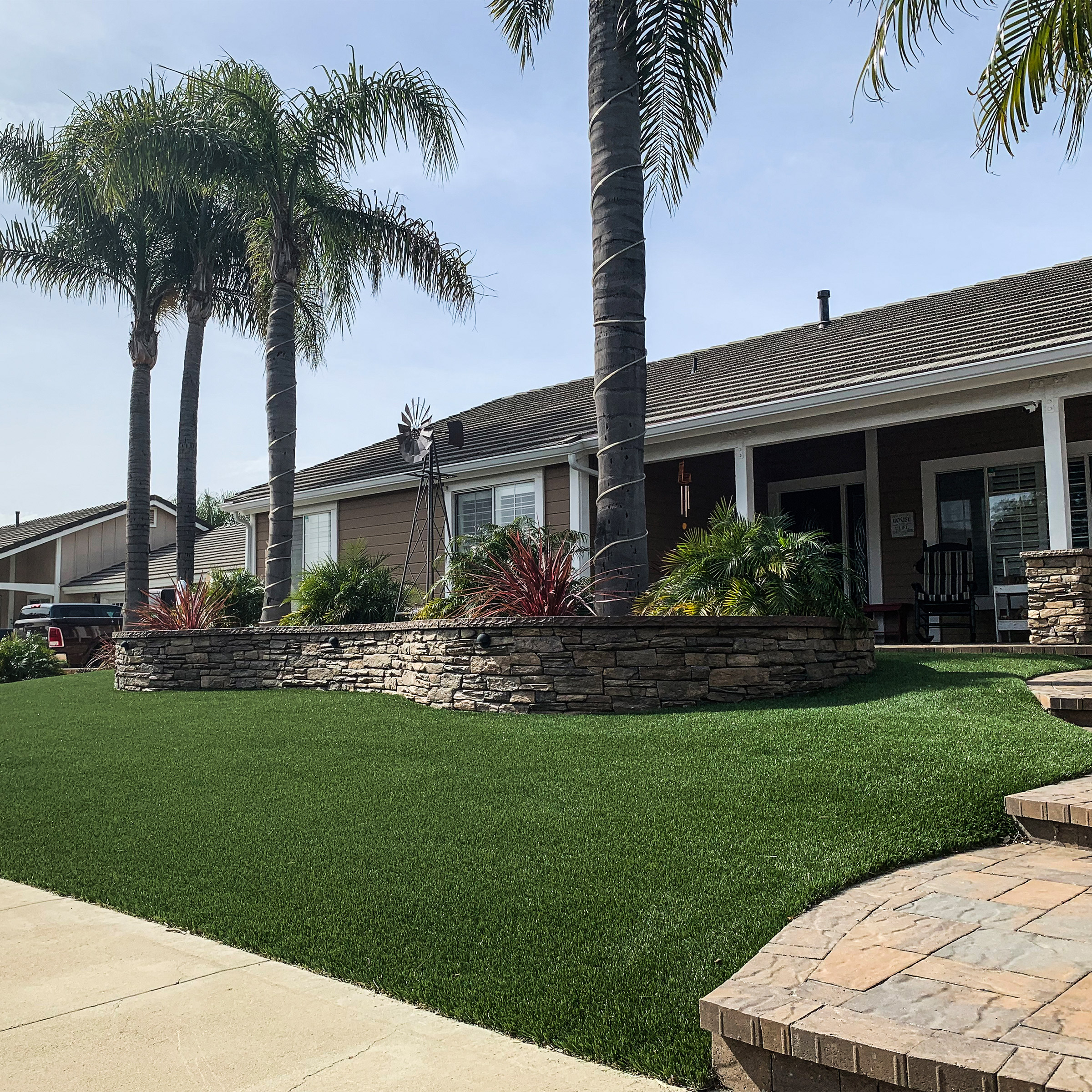 PreGra 80 oz Platinum Artificial Turf