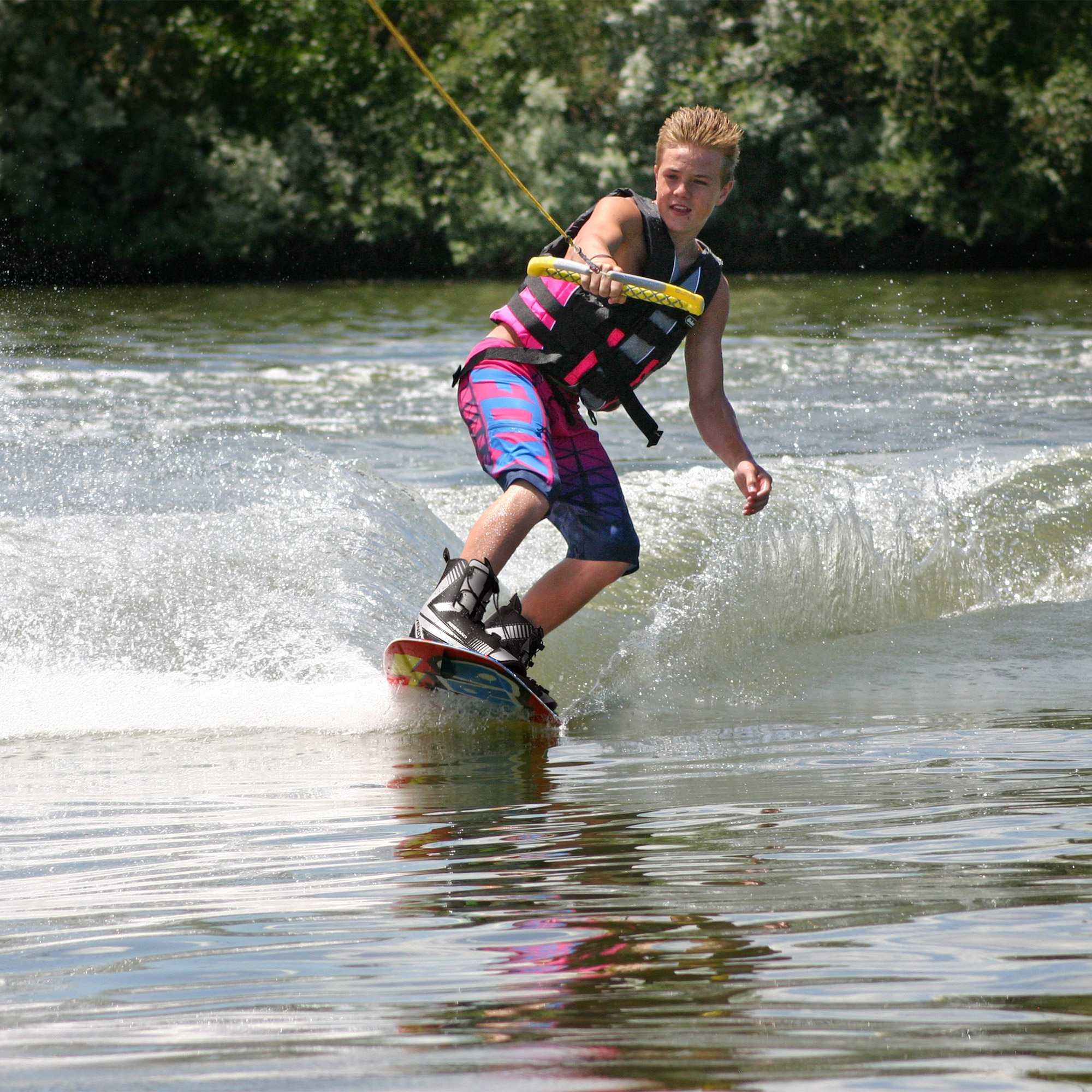 Airhead Shred Time Wakeboard with Venom Bindings and Rope