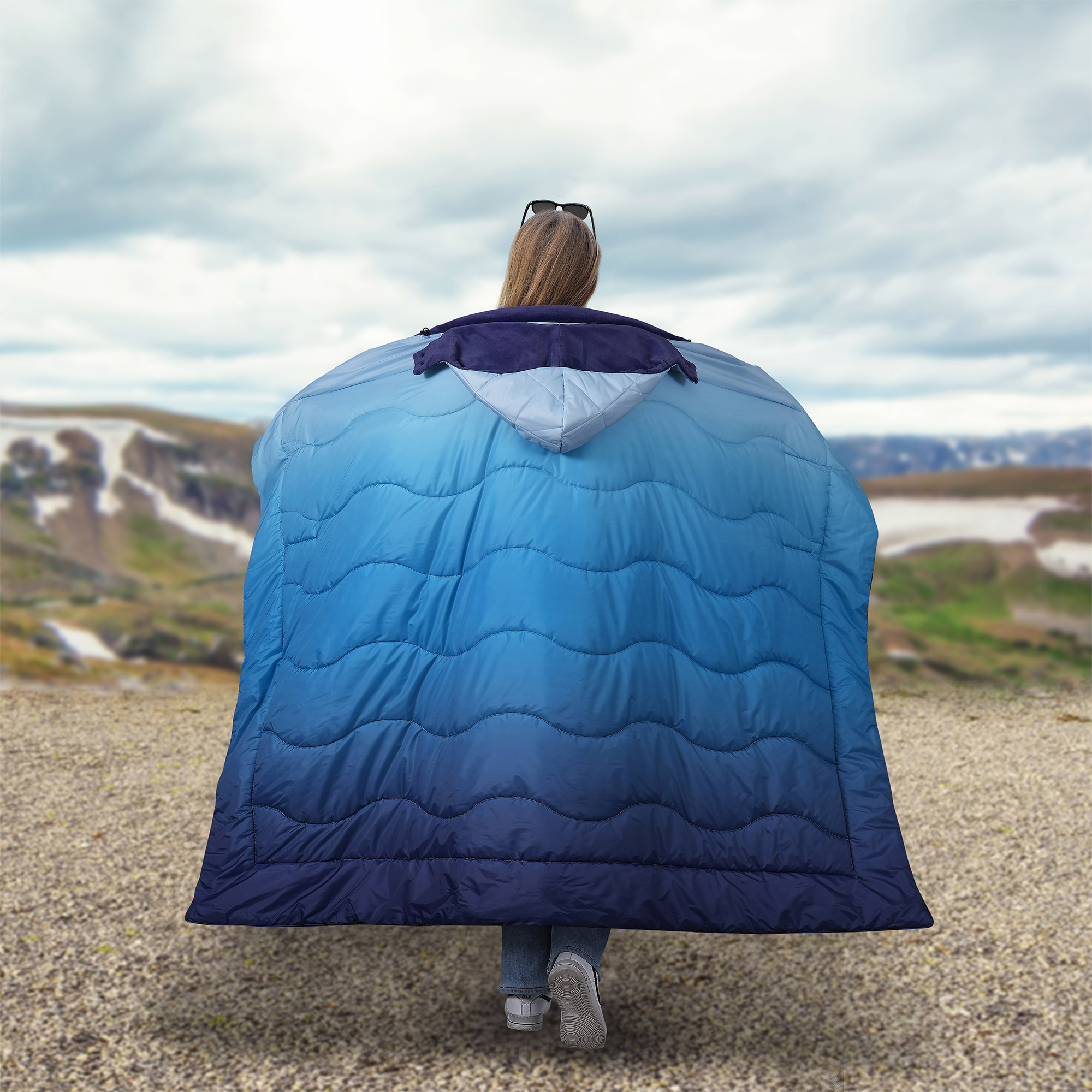 Below Zero Wearable Outdoor Blanket
