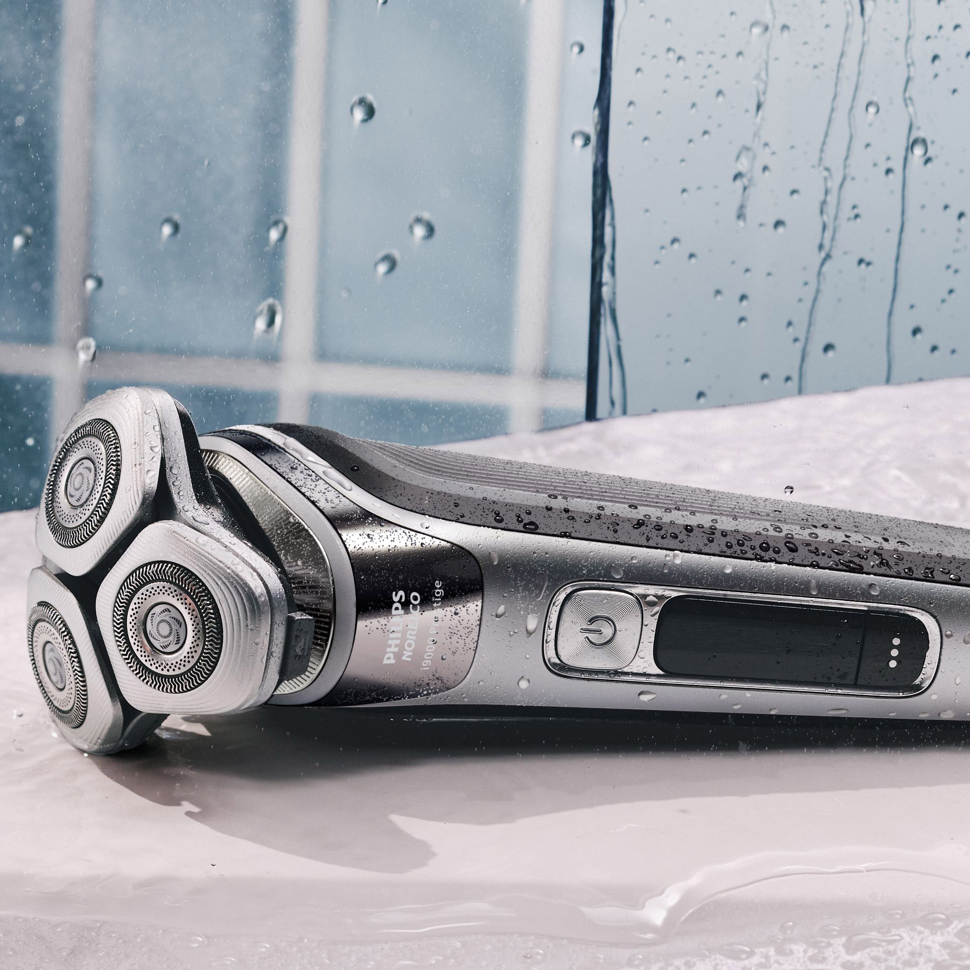 Philips Norelco i9000 Prestige Electric Wet and Dry Shaver Powered