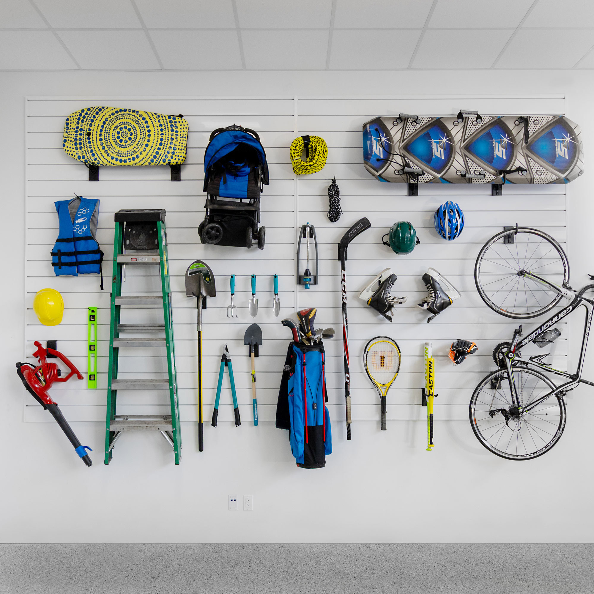 Proslat PVC Slatwall Kit with Black Hooks