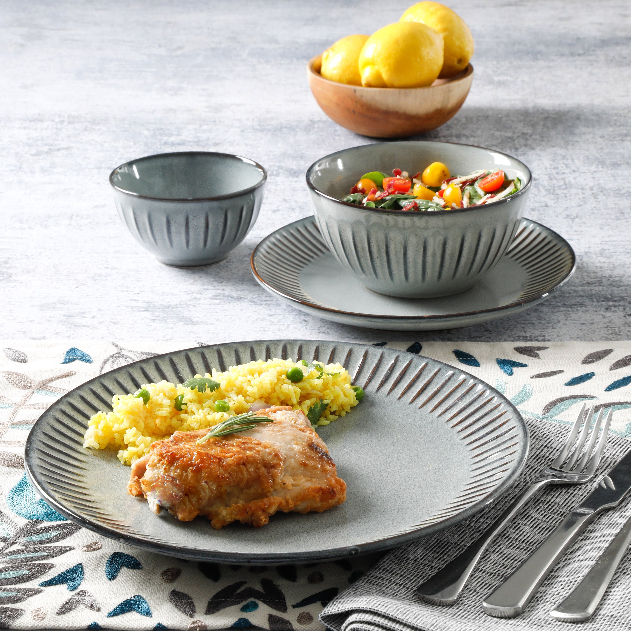 Laurie Gates Reactive 16-piece Dinnerware Set | Costco