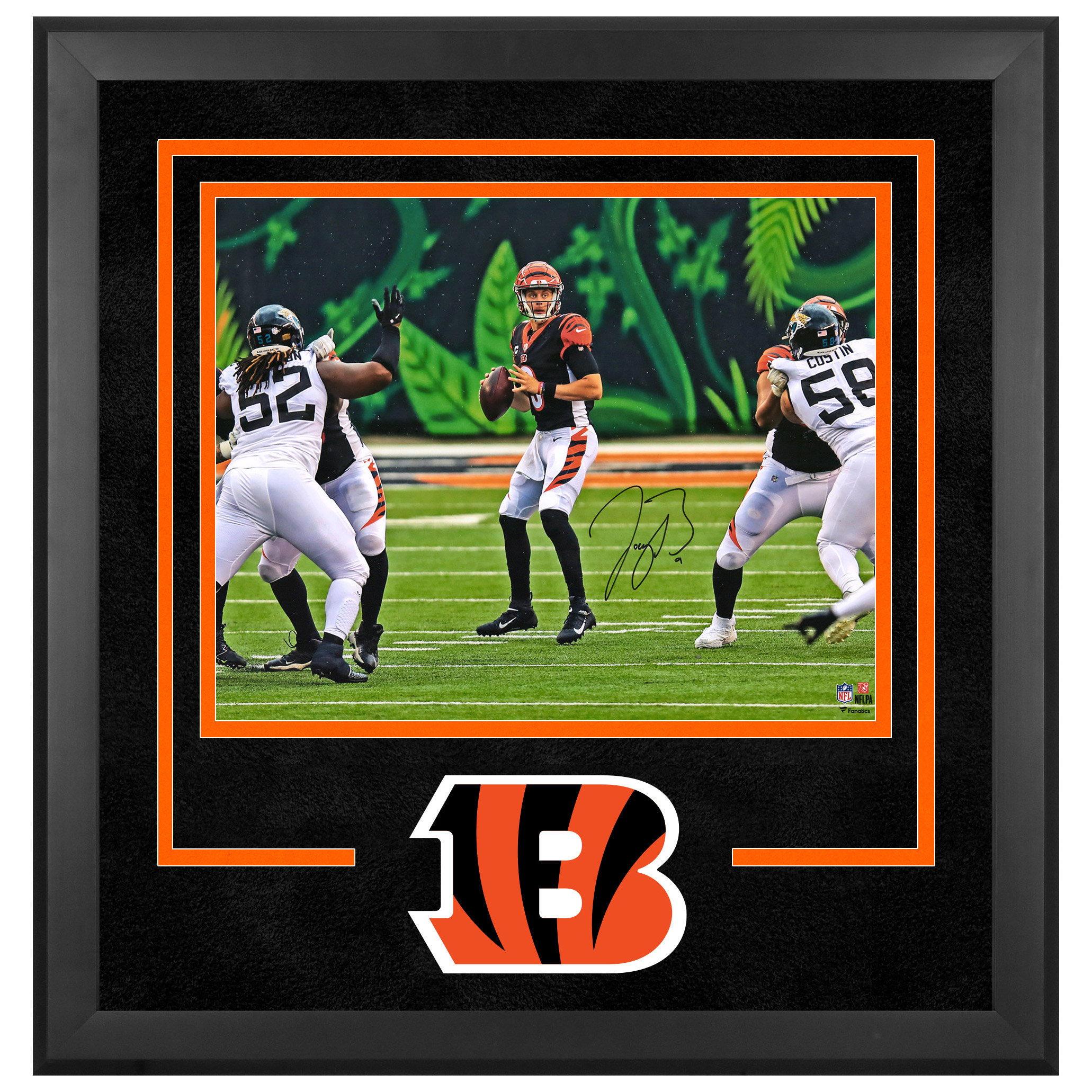 Joe Burrow Autographed Framed Photo Cincinnati Bengals Black Jersey Standing In Pocket - Fanatics Authenticated